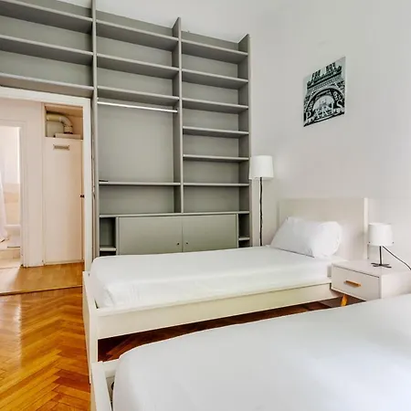 Exclusive 4 Bedrooms In Brera Apartamento