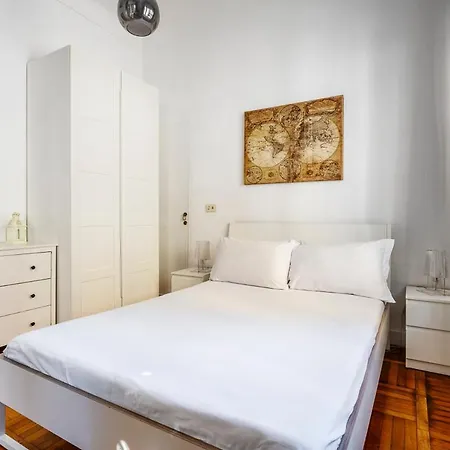 Exclusive 4 Bedrooms In Brera Apartamento Milão